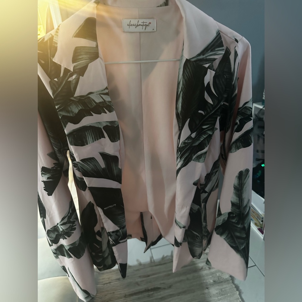 Blazer - Picture 6 of 6